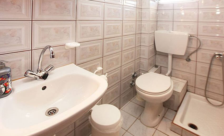 fourkos hotel limenas kupatilo